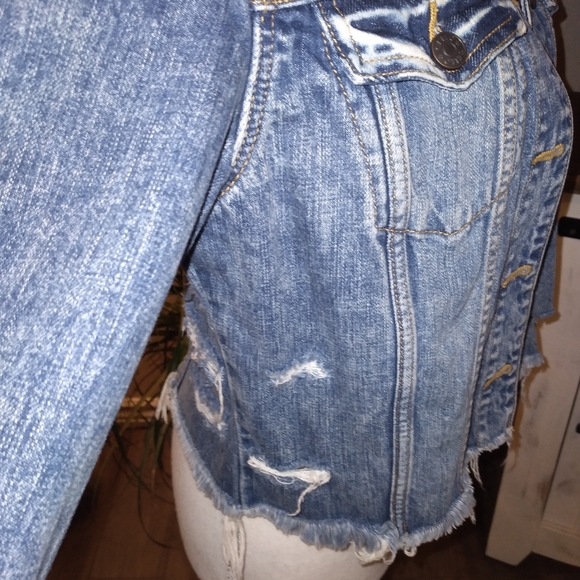 Cello Distressed Jean Jacket - Picture 5 of 8